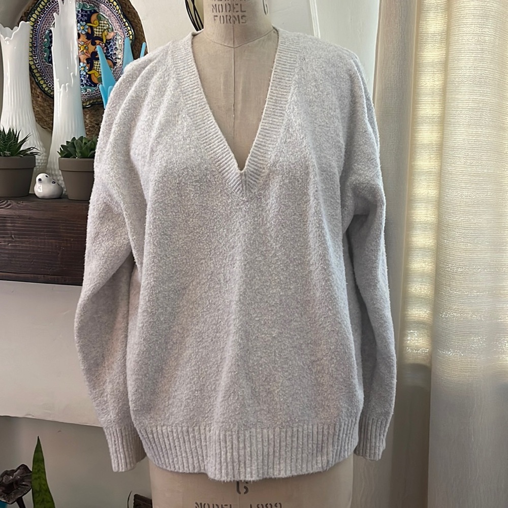 Vince Women's V-Neck Sweater in Light Gray